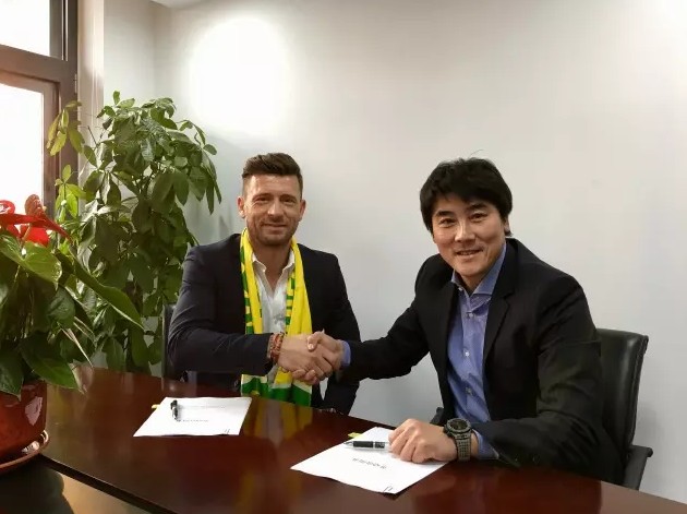 Shams：所有球队密切关注猛龙 乌杰里预计在会截至日前评估球队名记Shams今日在播客节目《Run It Back》中谈到了猛龙。